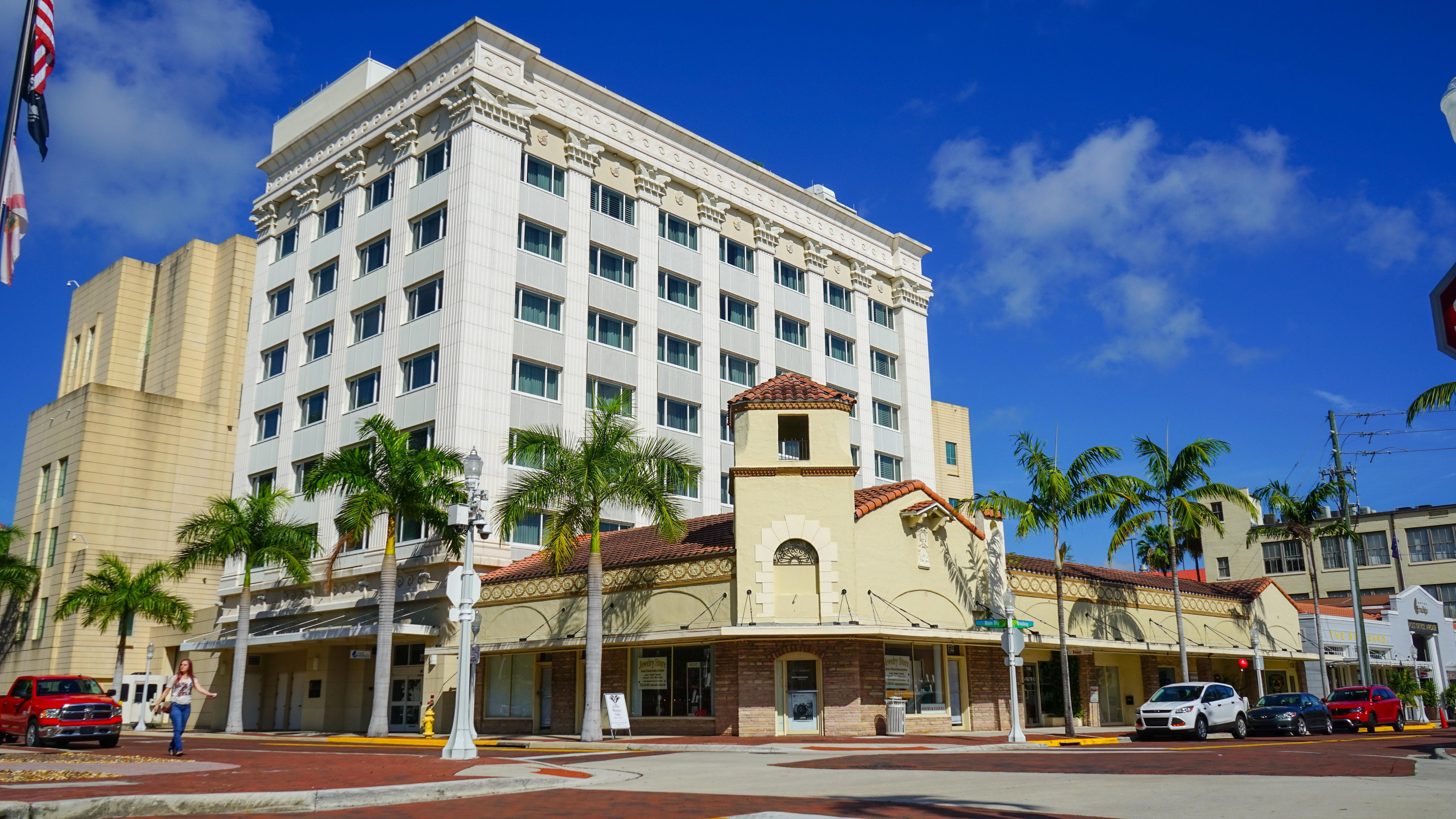The Banyan Hotel Fort Myers, Tapestry Collection By Hilton Экстерьер фото
